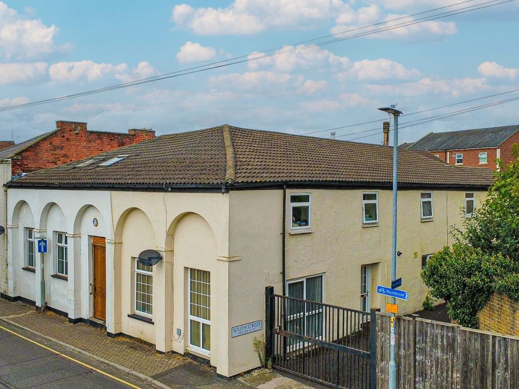 Property photo 1 of 8 5699121