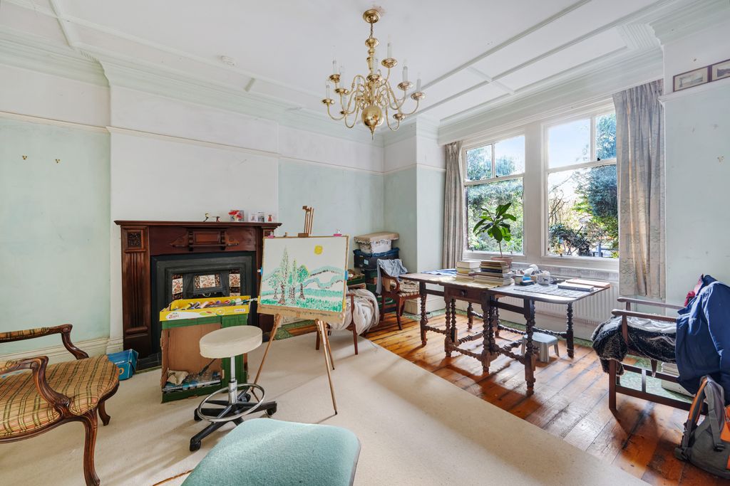 Property photo 3 of 5 Lounge