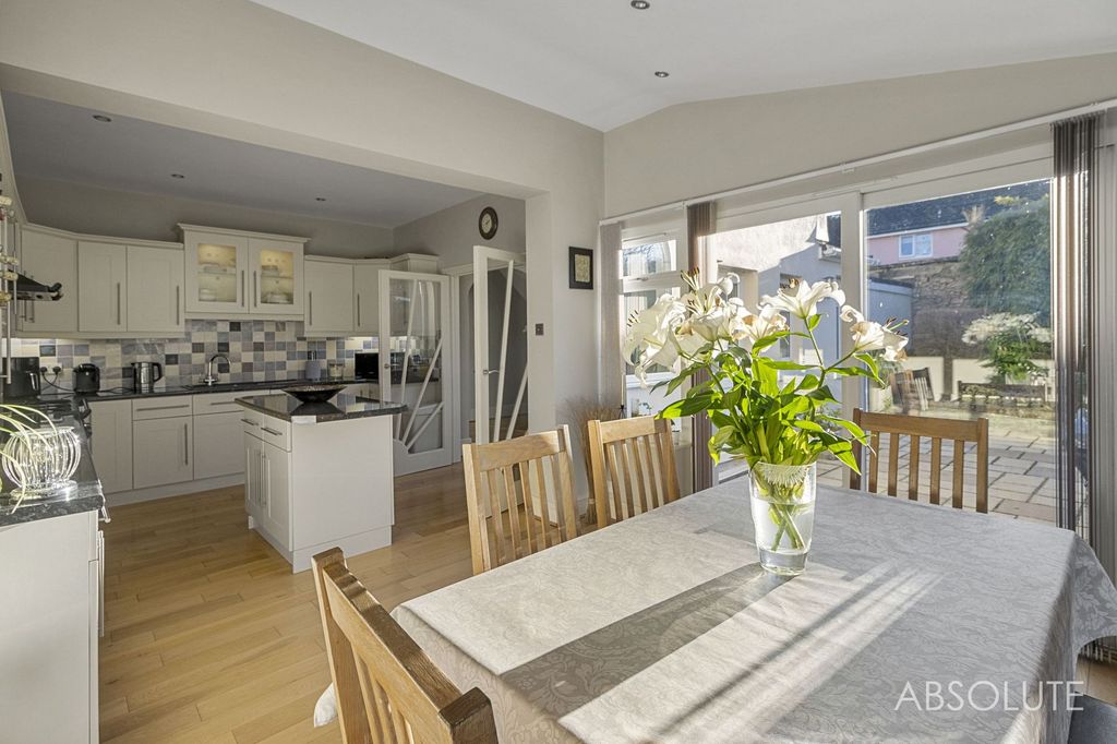 Property photo 2 of 30