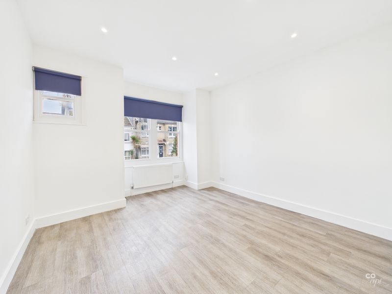 Property photo 3 of 14 Reception