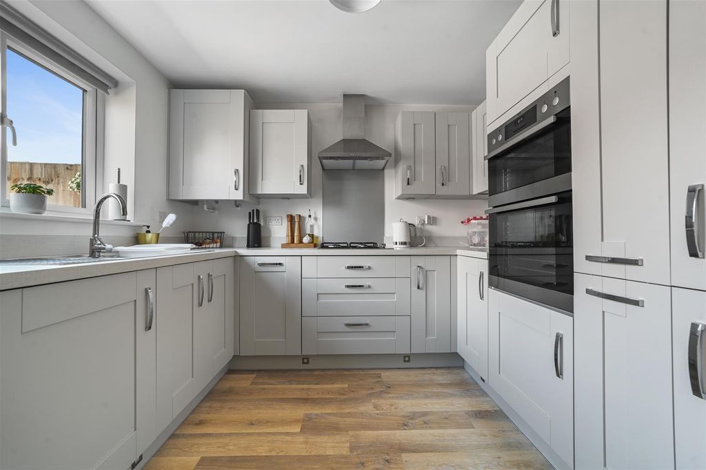 Property photo 2 of 14 Kitchen