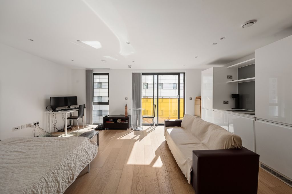 Property photo 2 of 8 094A2858