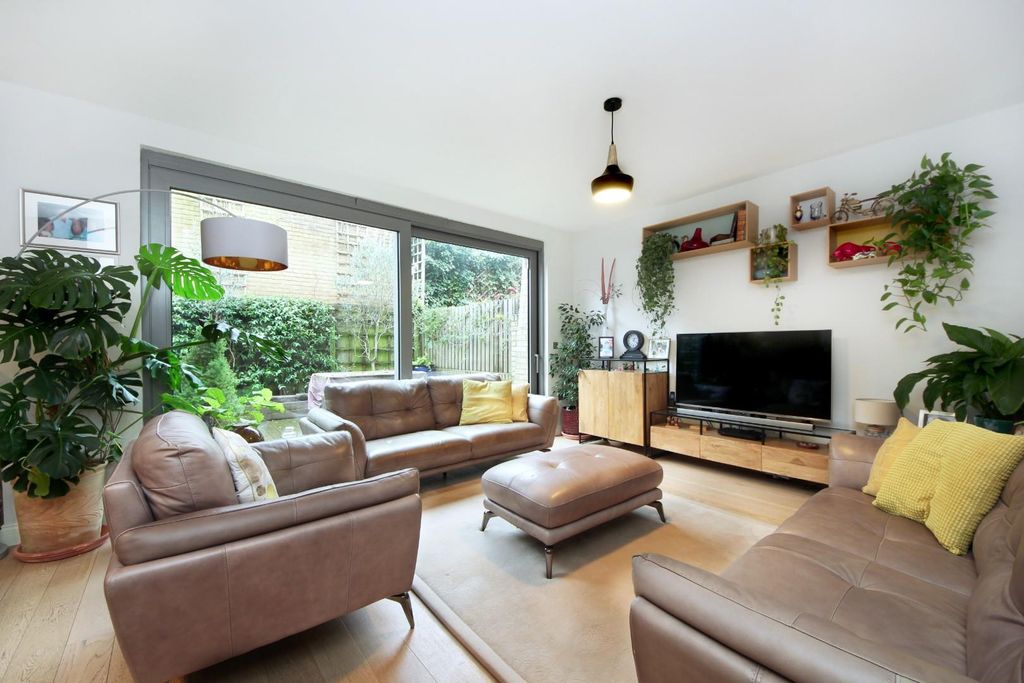 Property photo 2 of 19 Gv- 5 Halford Place (8).Jpg