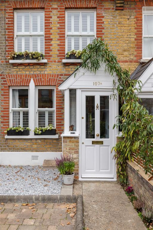 Property photo 1 of 28 Windsor Road E7