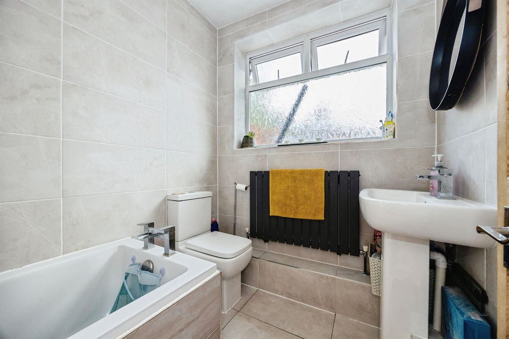 Property photo 3 of 11