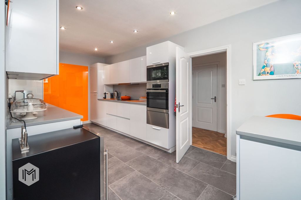 Property photo 2 of 46