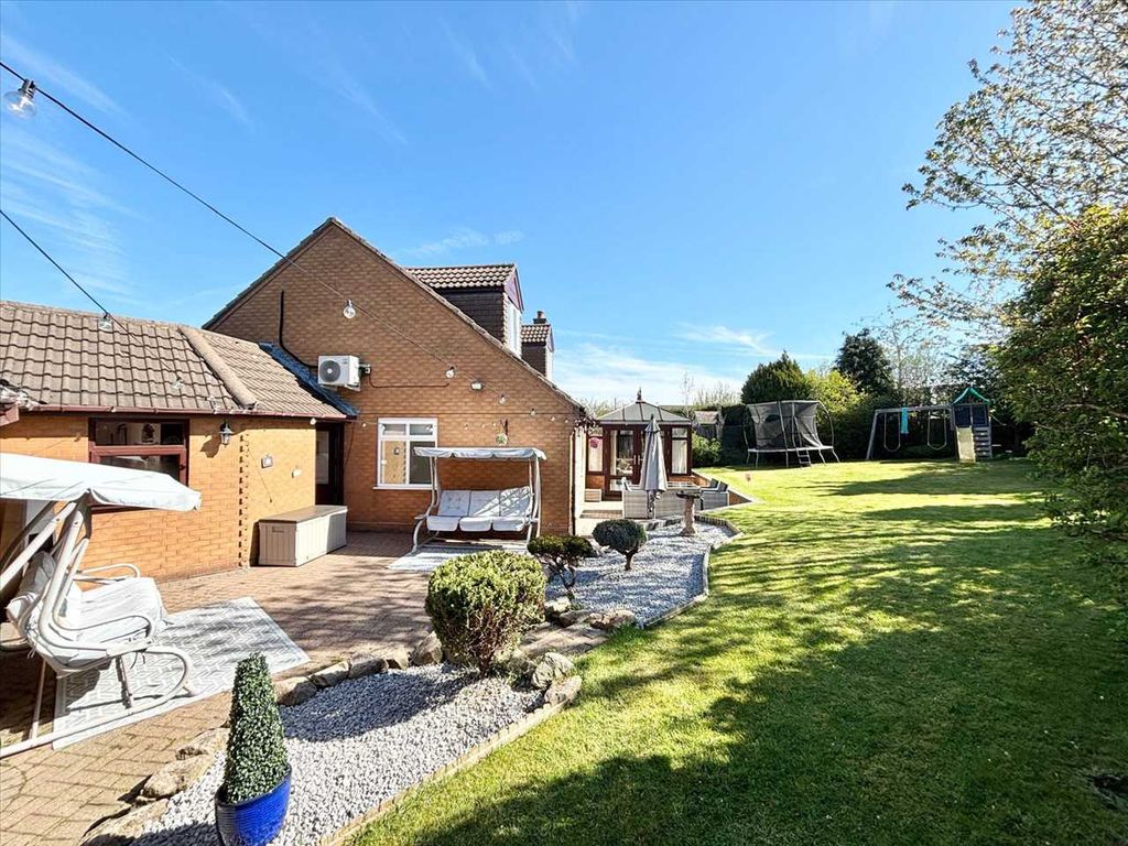 Property photo 3 of 32