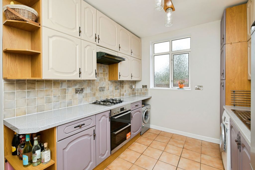 Property photo 3 of 20 Kitchen