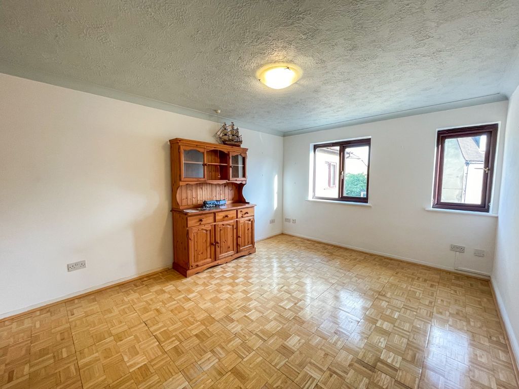Property photo 2 of 8 3669054