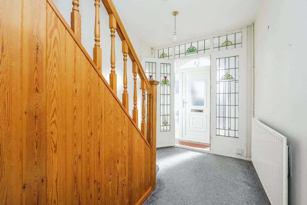 Property photo 2 of 15 Entrance Hall