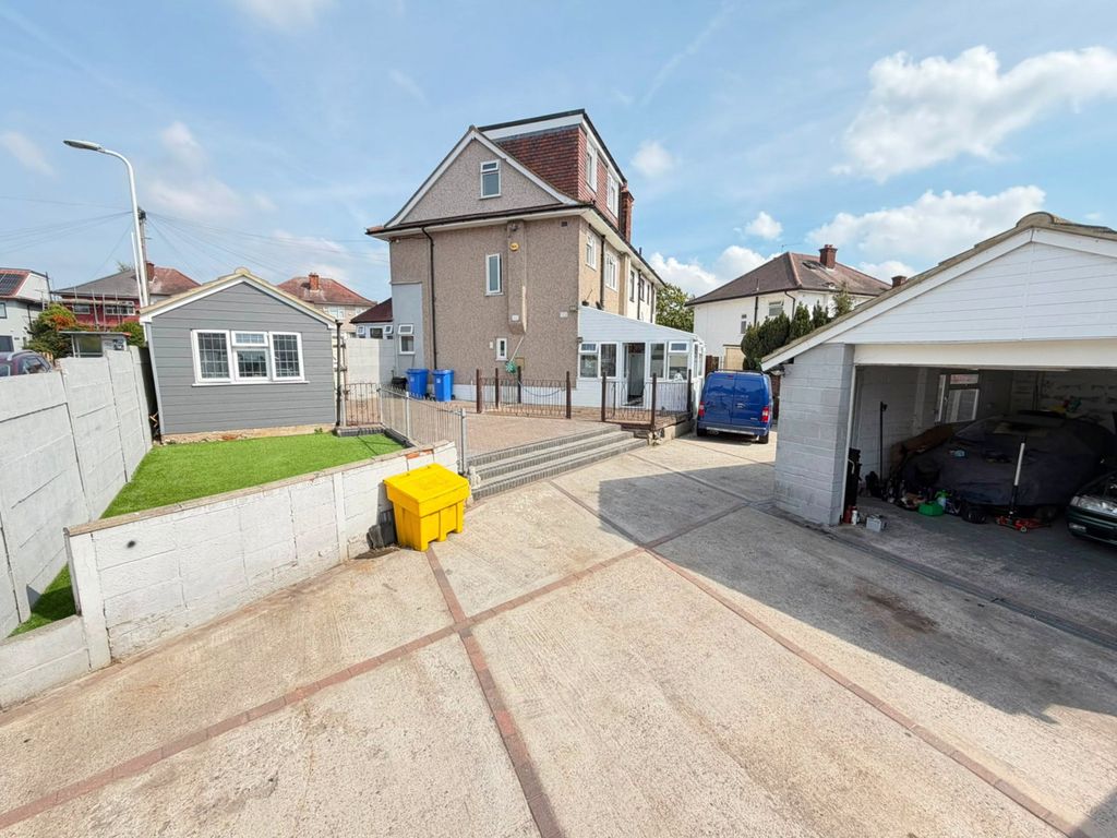Property photo 1 of 21