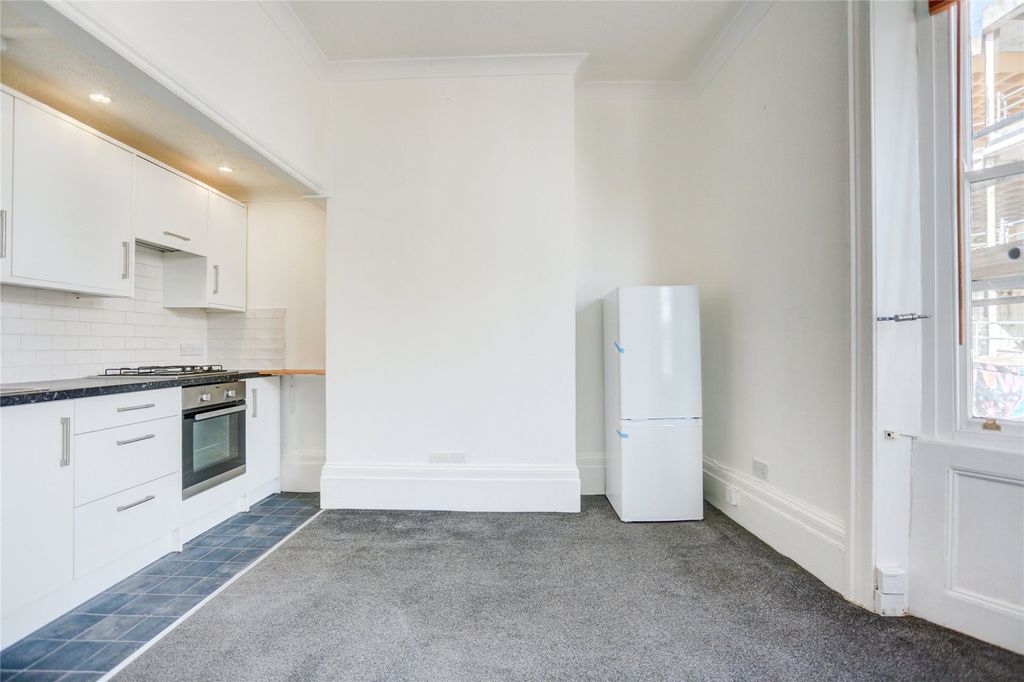 Property photo 2 of 11 Por230219_05