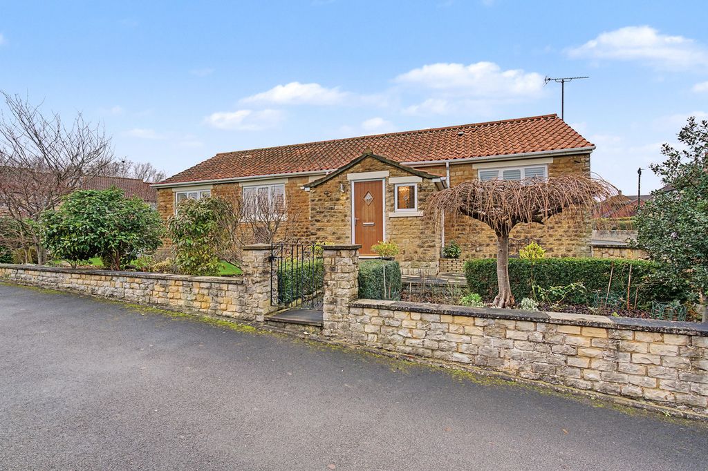 Property photo 2 of 28