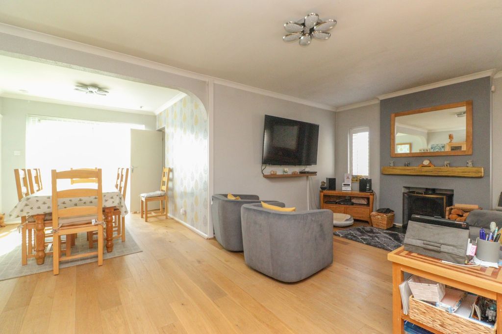 Property photo 3 of 17 Picture 3