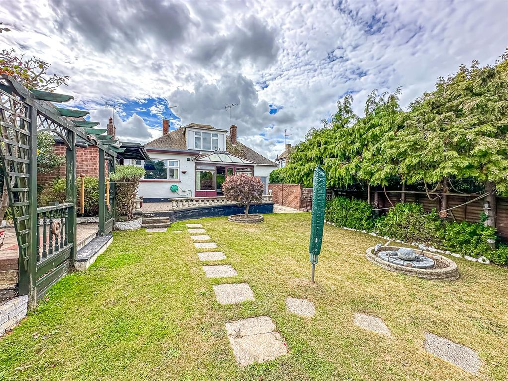 Property photo 2 of 42