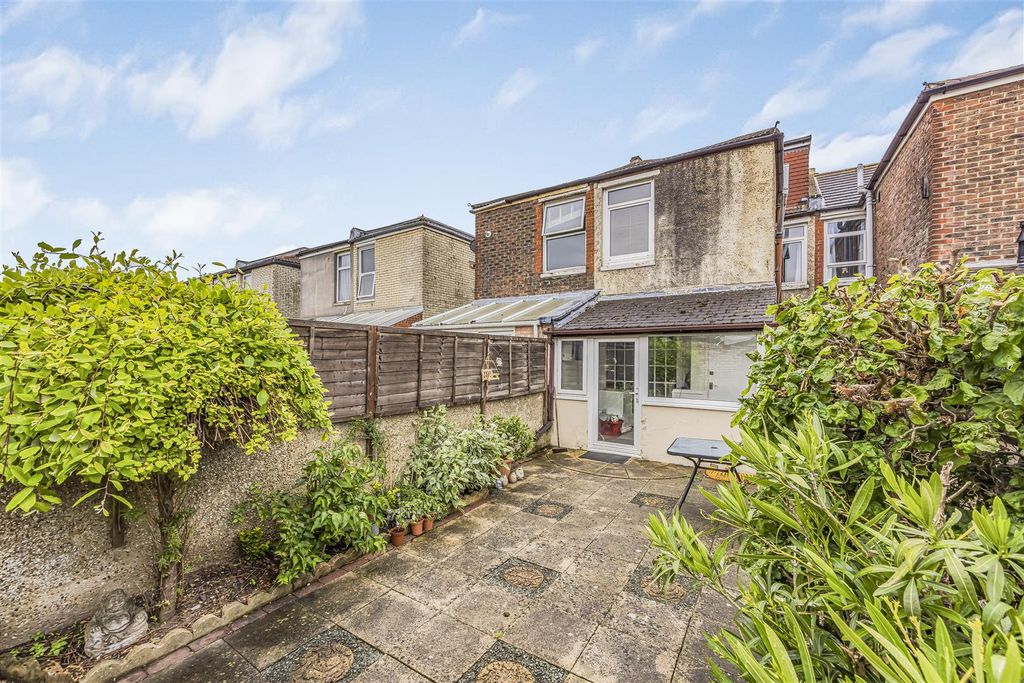 Property photo 2 of 15 35 Copythorn Road, Portsmouth-Porticomarketing-Sol