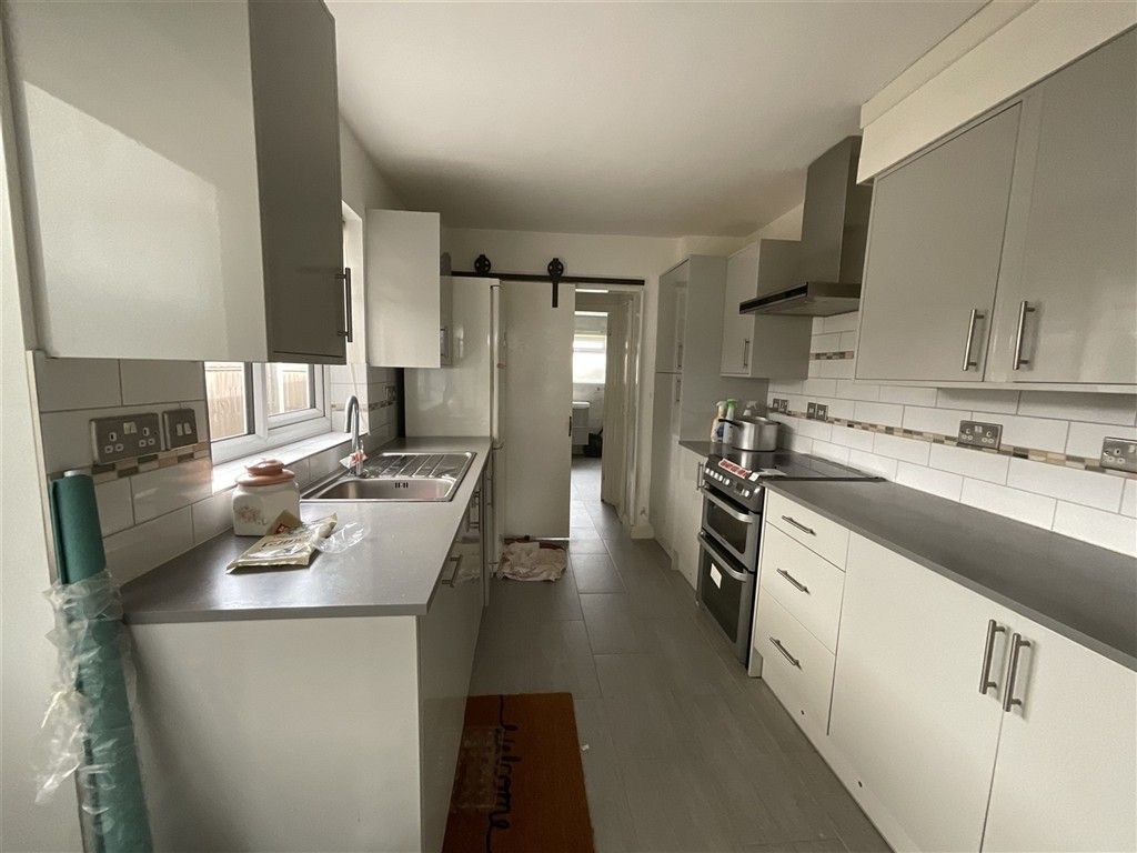 Property photo 2 of 5 Kitchen