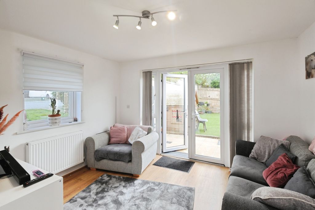 Property photo 2 of 13 Pbox-Img.Jpg