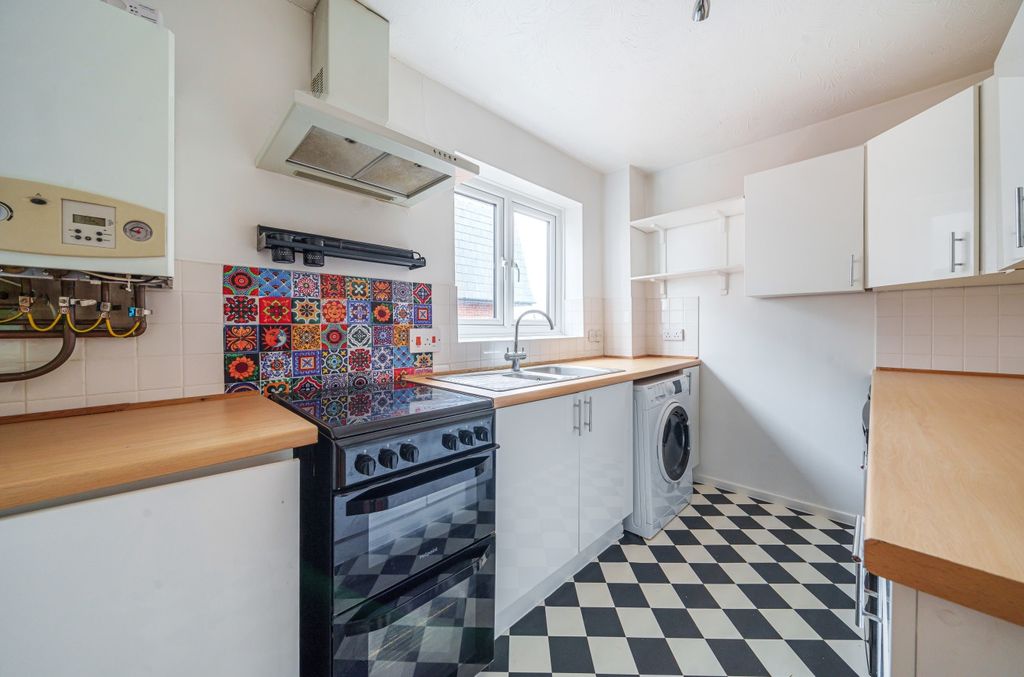 Property photo 2 of 11 Kitchen
