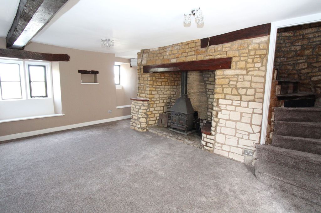 Property photo 2 of 21