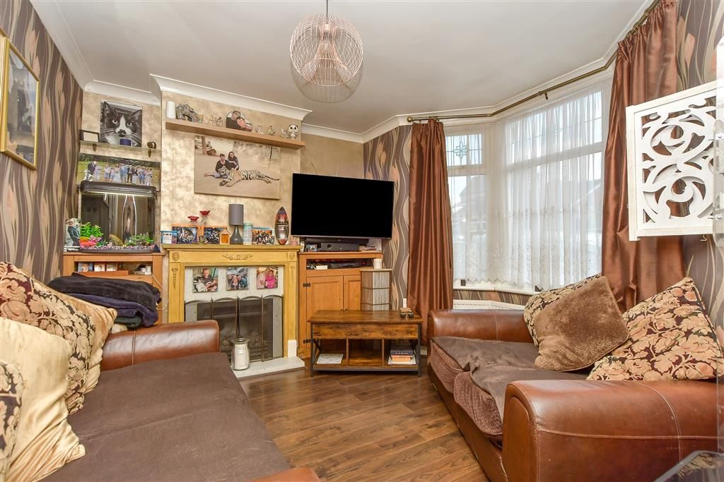 Property photo 1 of 8 Lounge