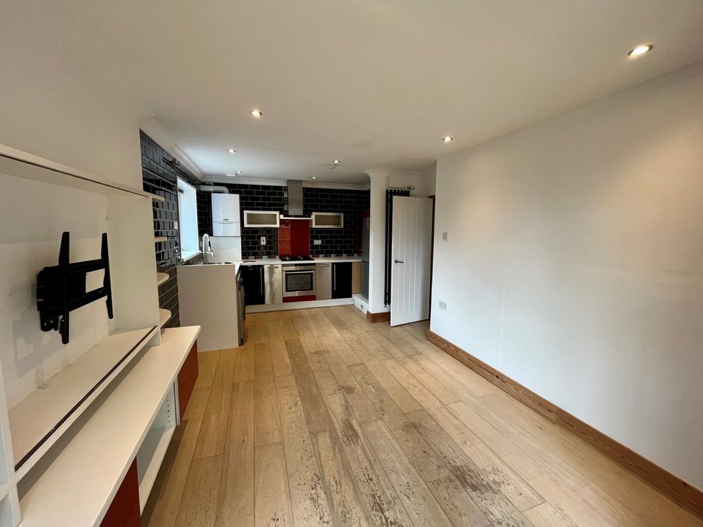 Property photo 2 of 10 Image