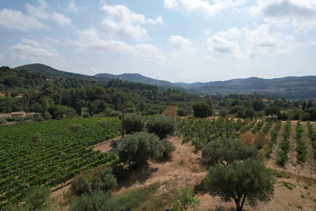 Property photo 2 of 27