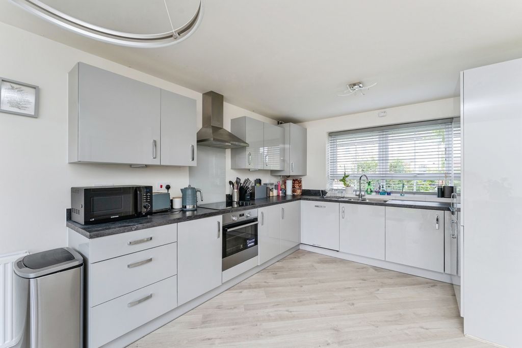 Property photo 3 of 17 Kitchen