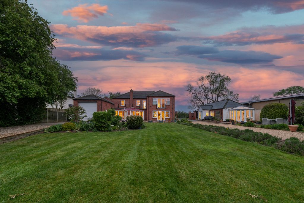 Property photo 1 of 43