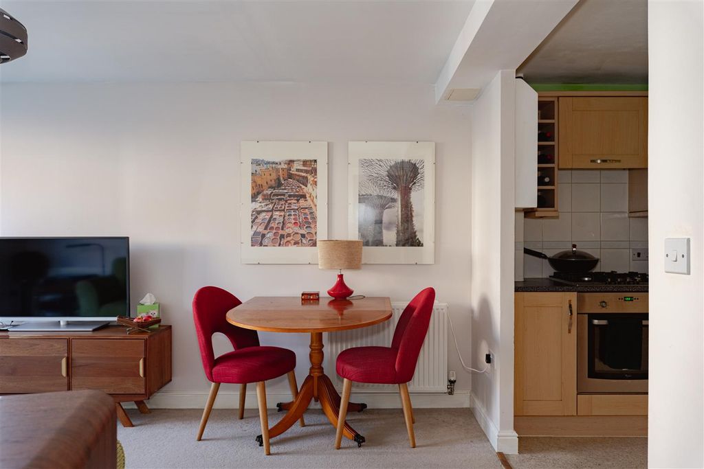 Property photo 3 of 13 8.Jpg