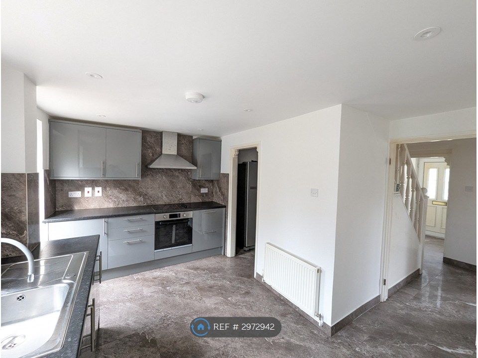 Property photo 1 of 11 Newly Renovated Kitchen