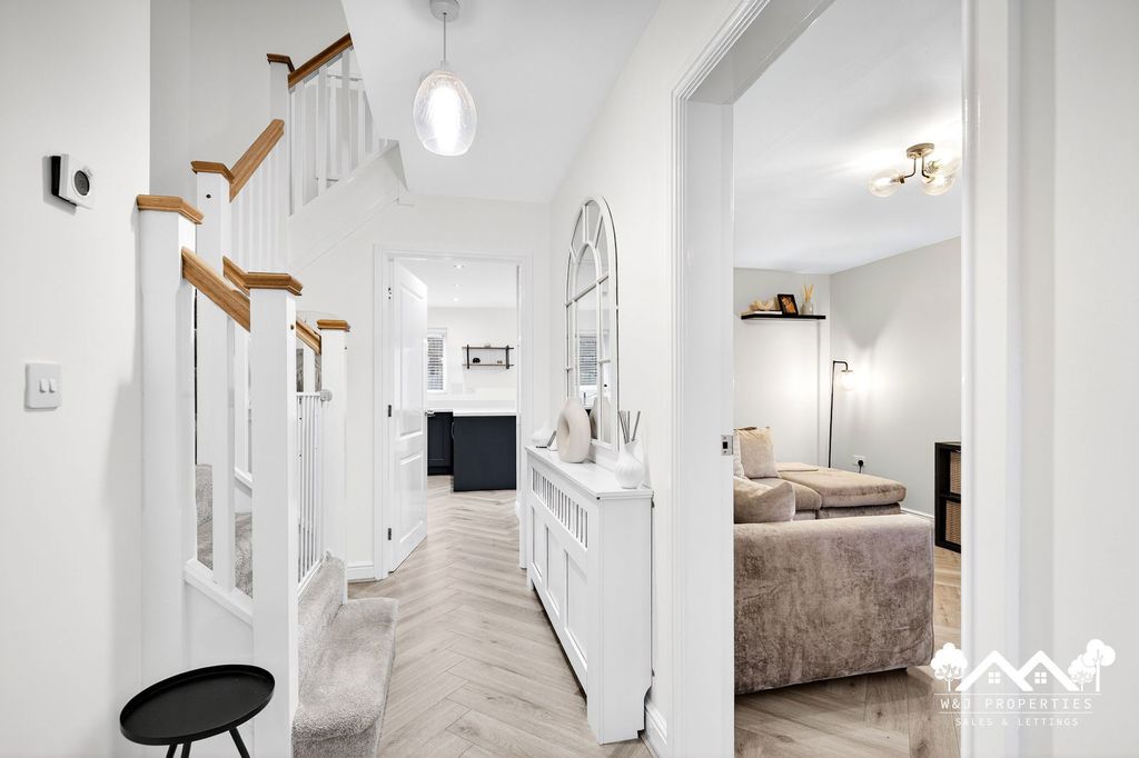 Property photo 3 of 40