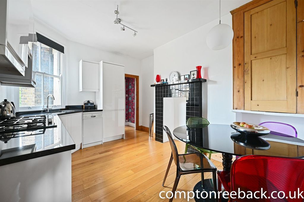 Property photo 2 of 9 Kitchen
