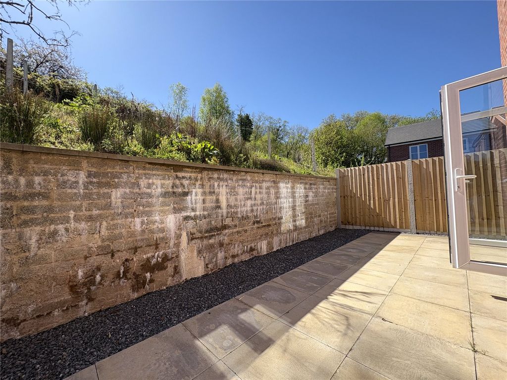 Property photo 2 of 18 Picture No. 33