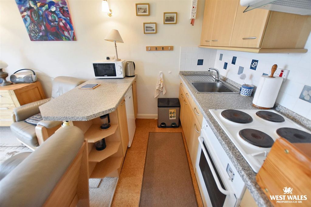 Property photo 3 of 18 9 (1).Jpg