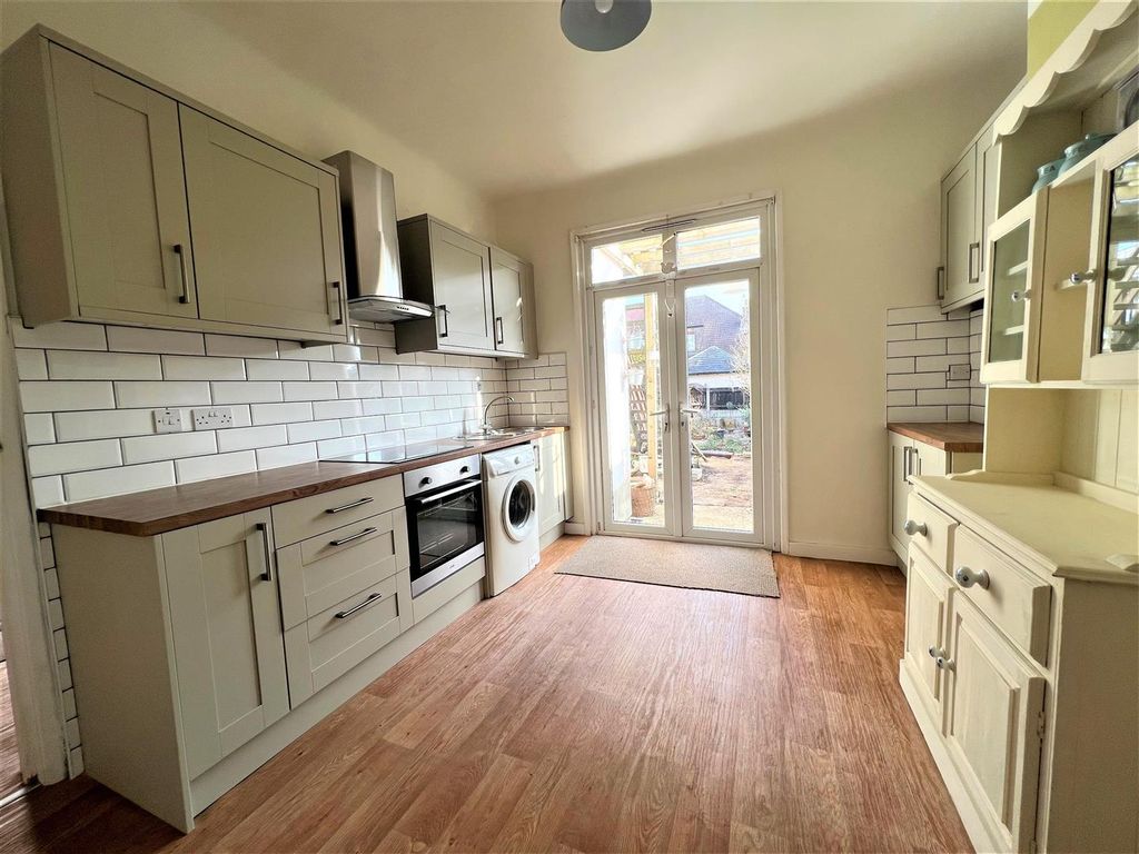 Property photo 2 of 7 Kitchen.Jpg