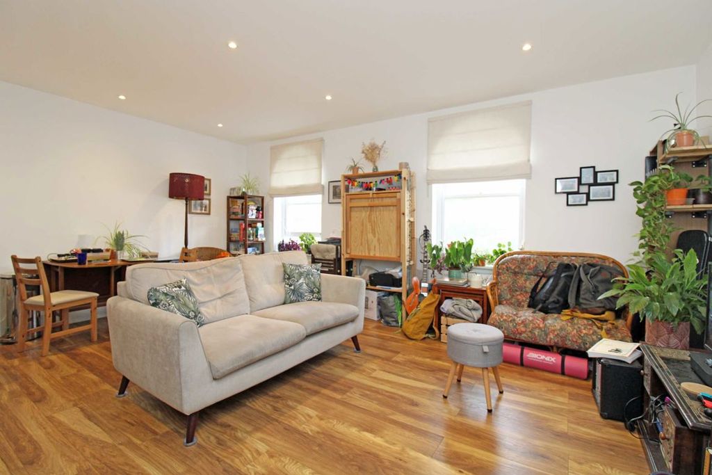 Property photo 1 of 3