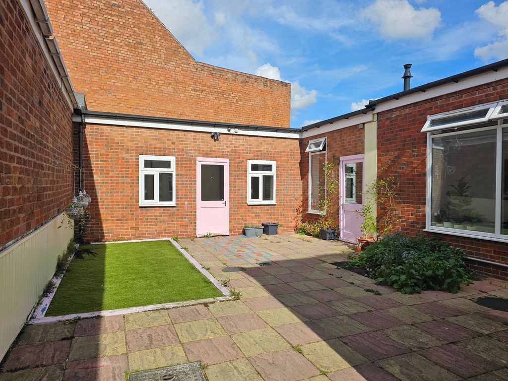 Property photo 1 of 5