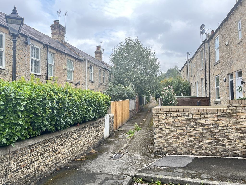 Property photo 1 of 20 16 Chapel Avenue, Burnopfield, Newcastle Upon Tyne, Ne16 6Nw