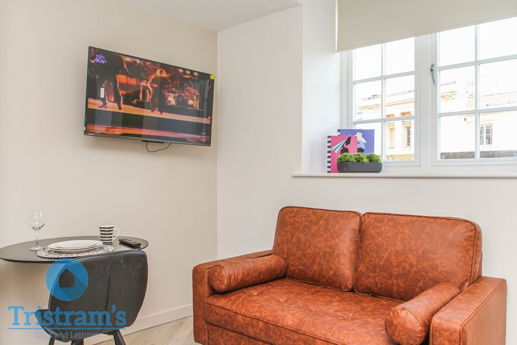 Property photo 3 of 10 Img_10998_2_Original