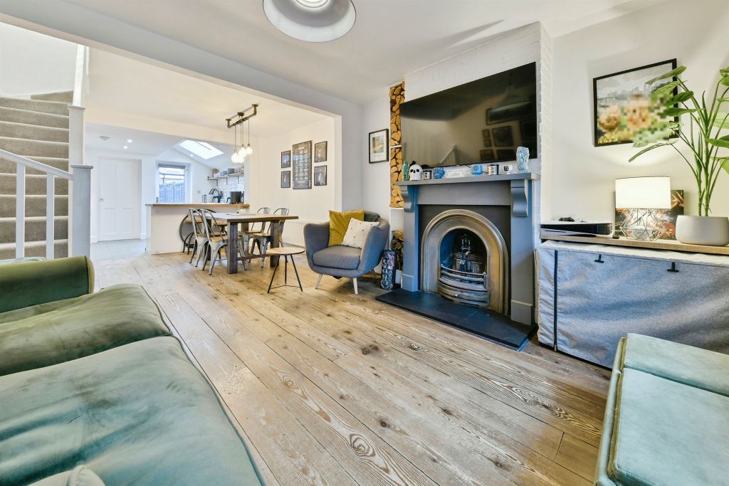 Property photo 2 of 20