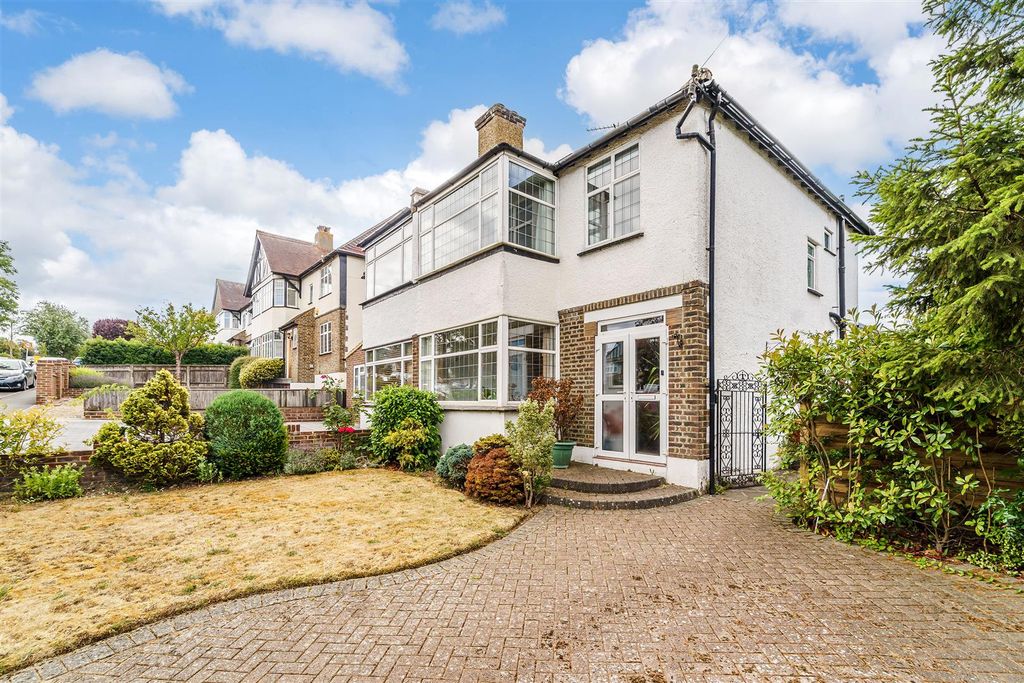 Property photo 1 of 20 Winkworth Road, 144  (15).Jpg