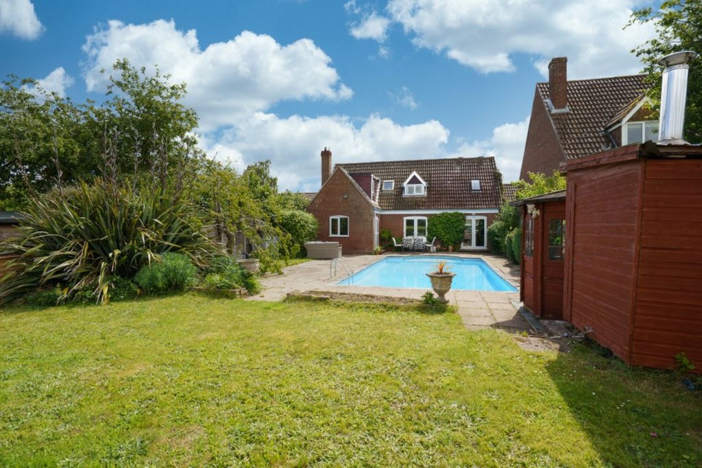 Property photo 3 of 24