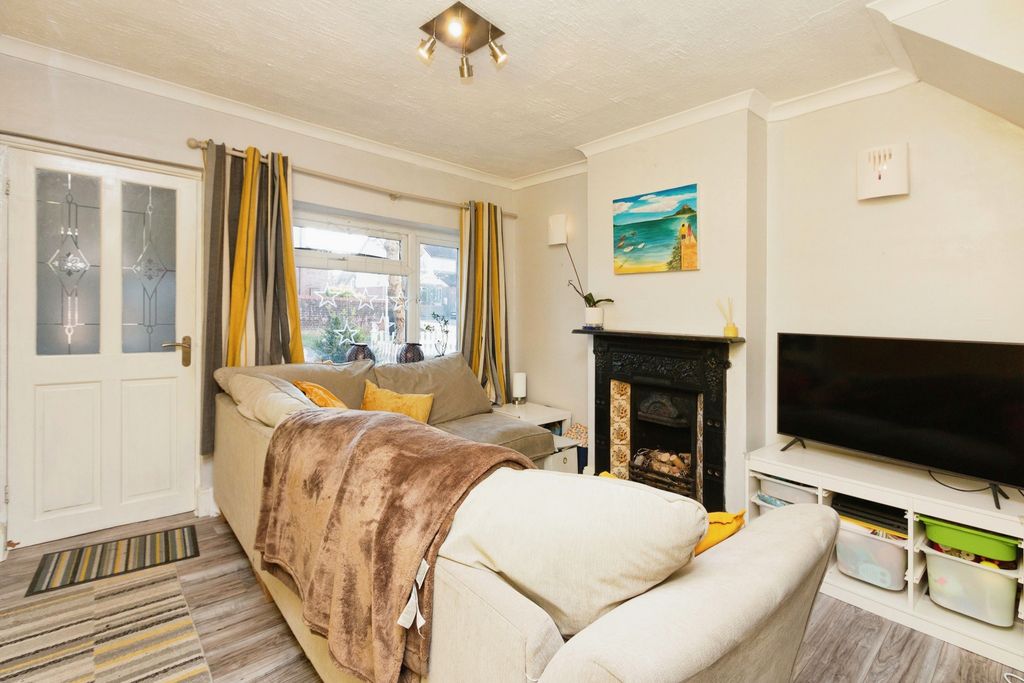 Property photo 3 of 16