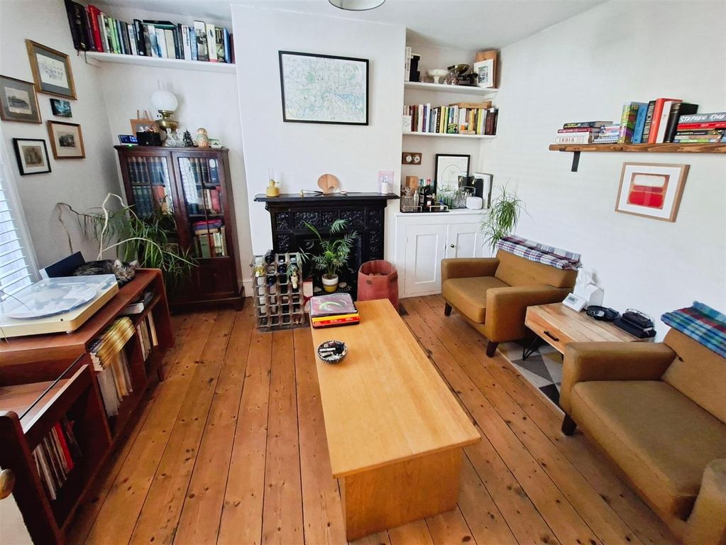 Property photo 2 of 21 Lounge