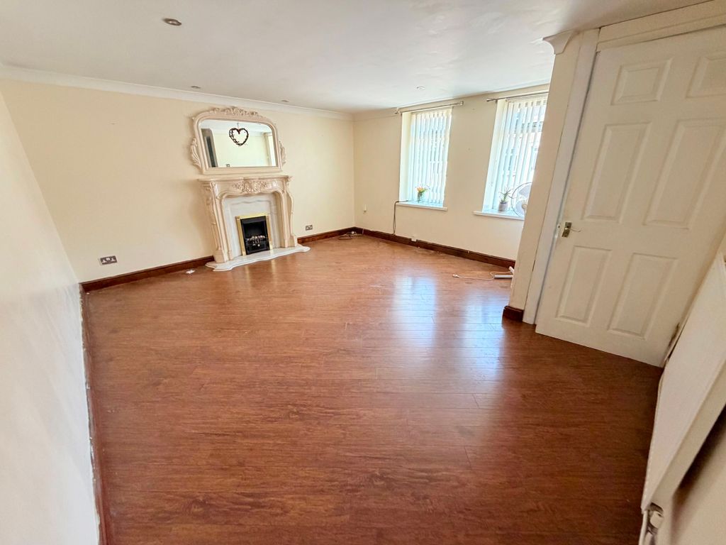 Property photo 3 of 6