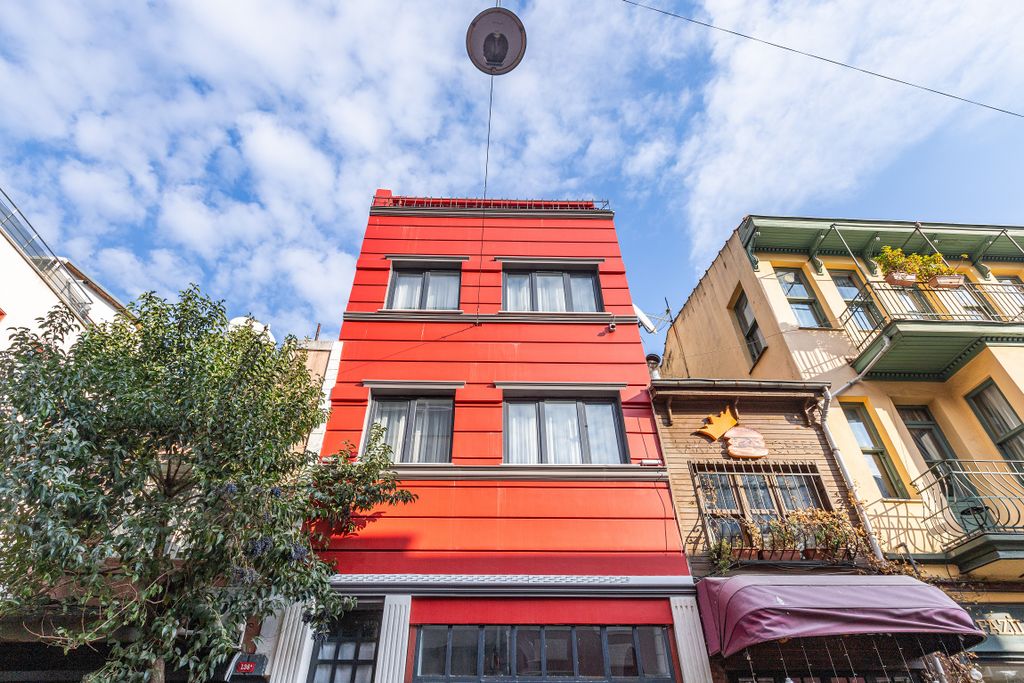 Property photo 3 of 18 Investment Property For Sale In Fatih, Istanbul - Three One-Bedroom Apartments