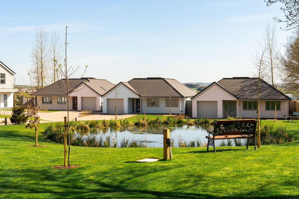 Property photo 1 of 32