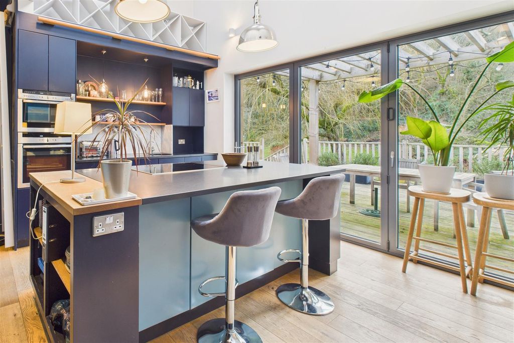 Property photo 3 of 29