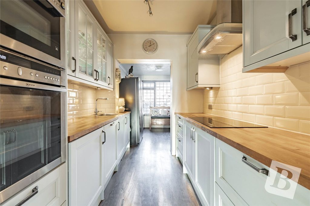 Property photo 3 of 16 Kitchen